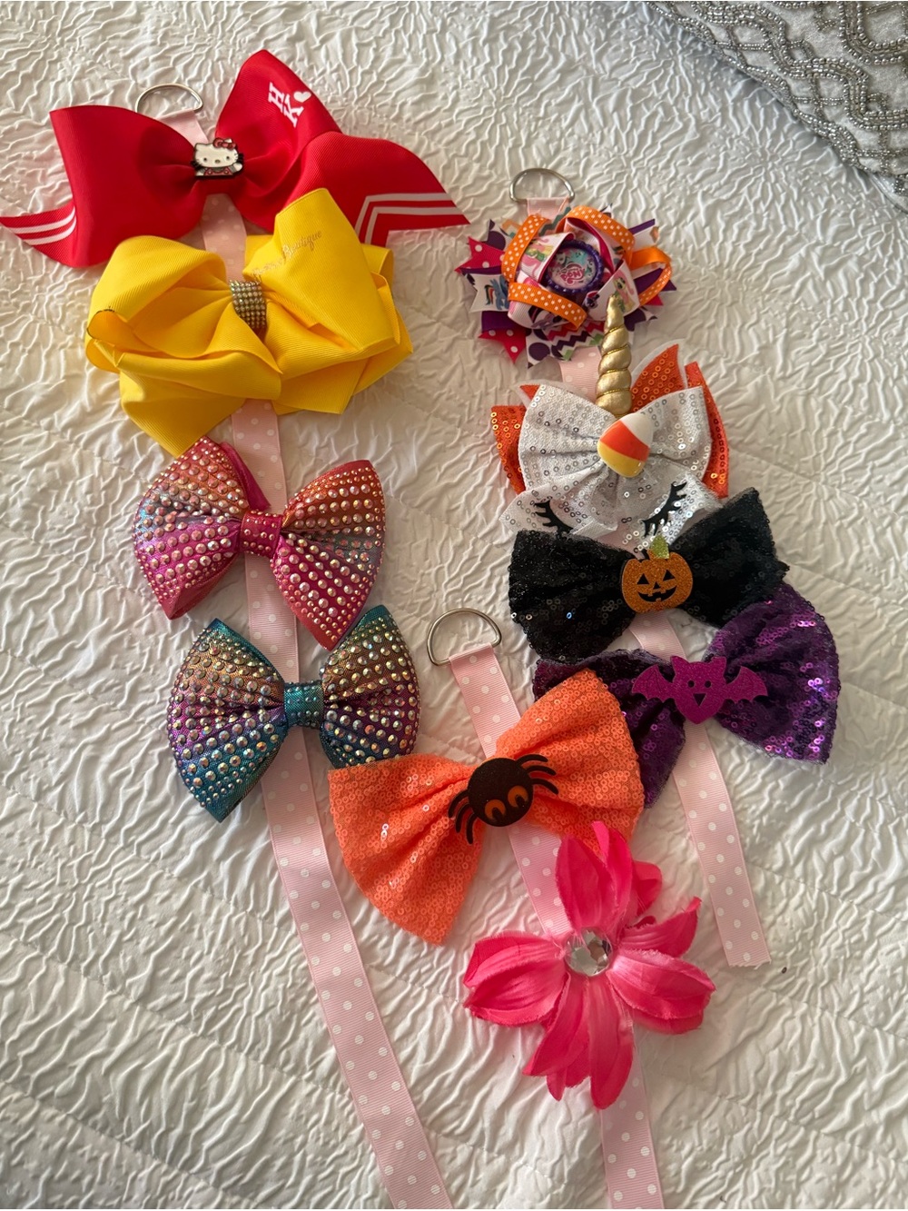 10 Hair Bow Set including Hello Kitty + 3 bow hangers